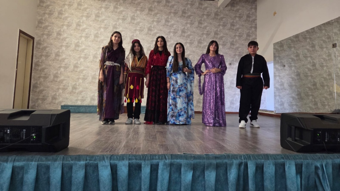 9. Sınıflar Kültürel Mirasını Tanıttı: Kıyafet, Türkü ve Şiirlerle Renkli Bir Gün
